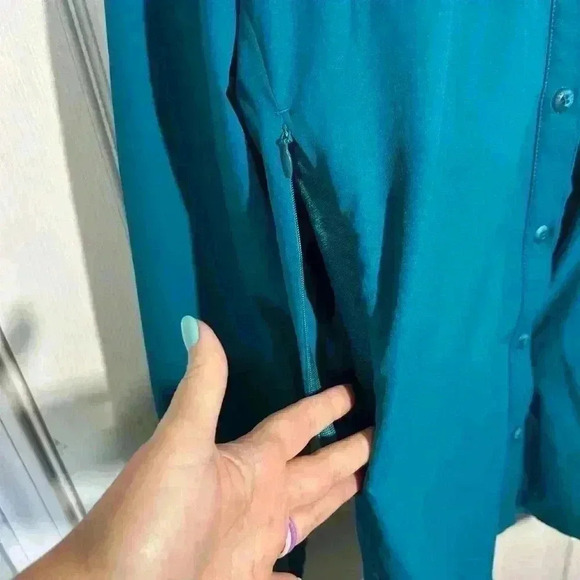REI Sahara Long Sleeve Shirt. Teal, Size Large. Tons of pockets, vented back. - Picture 4 of 16